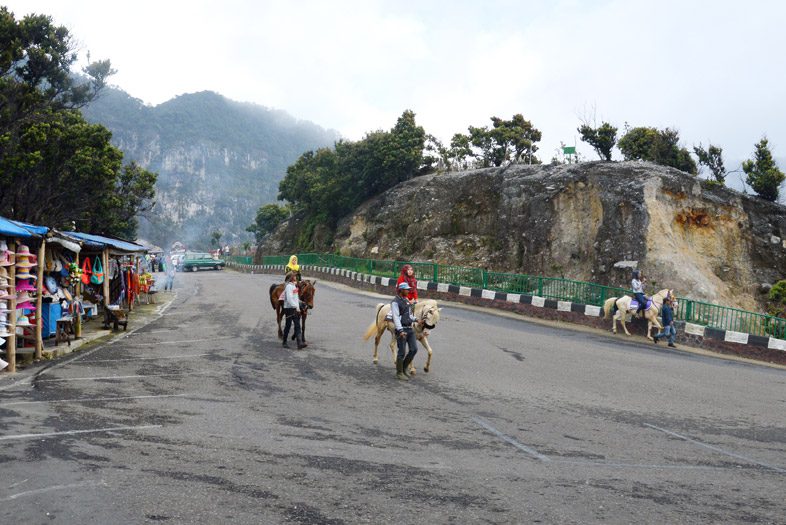 Berkeliling Naik Kuda, Tangkuban Perahu