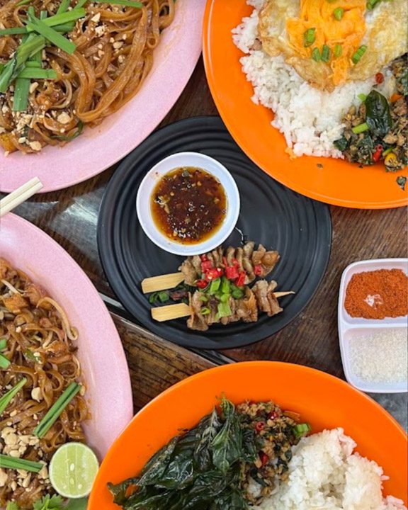 Noi Nan Pat Chawadee, Braga, Bandung